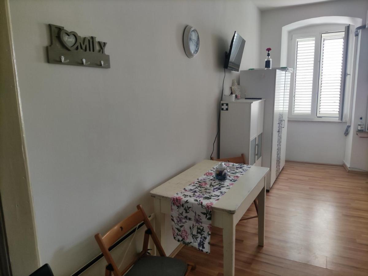 Studio Apartment Kontiki Rijeka Extérieur photo